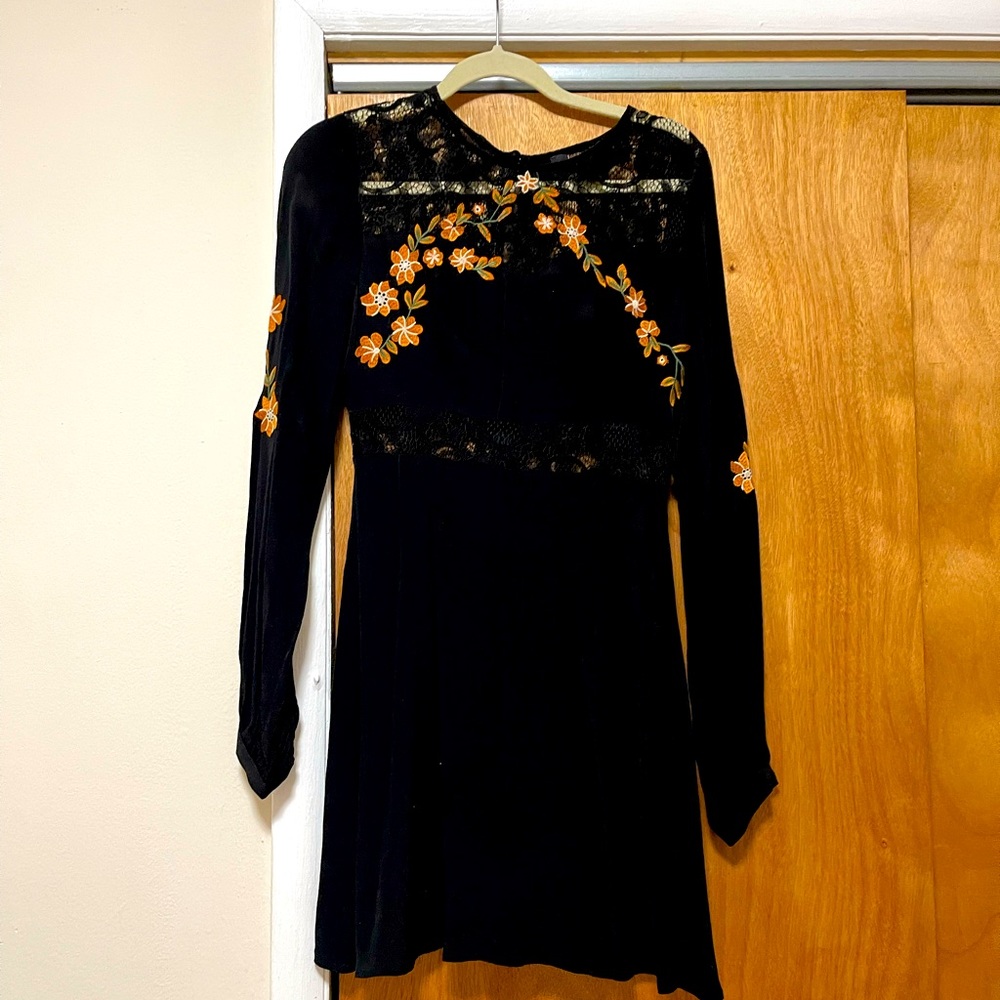 Forever 21 Embroidered Lace Dress